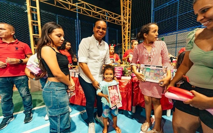 La «Operación Regalo» lleva miles de regalos a los niños de Villavicencio